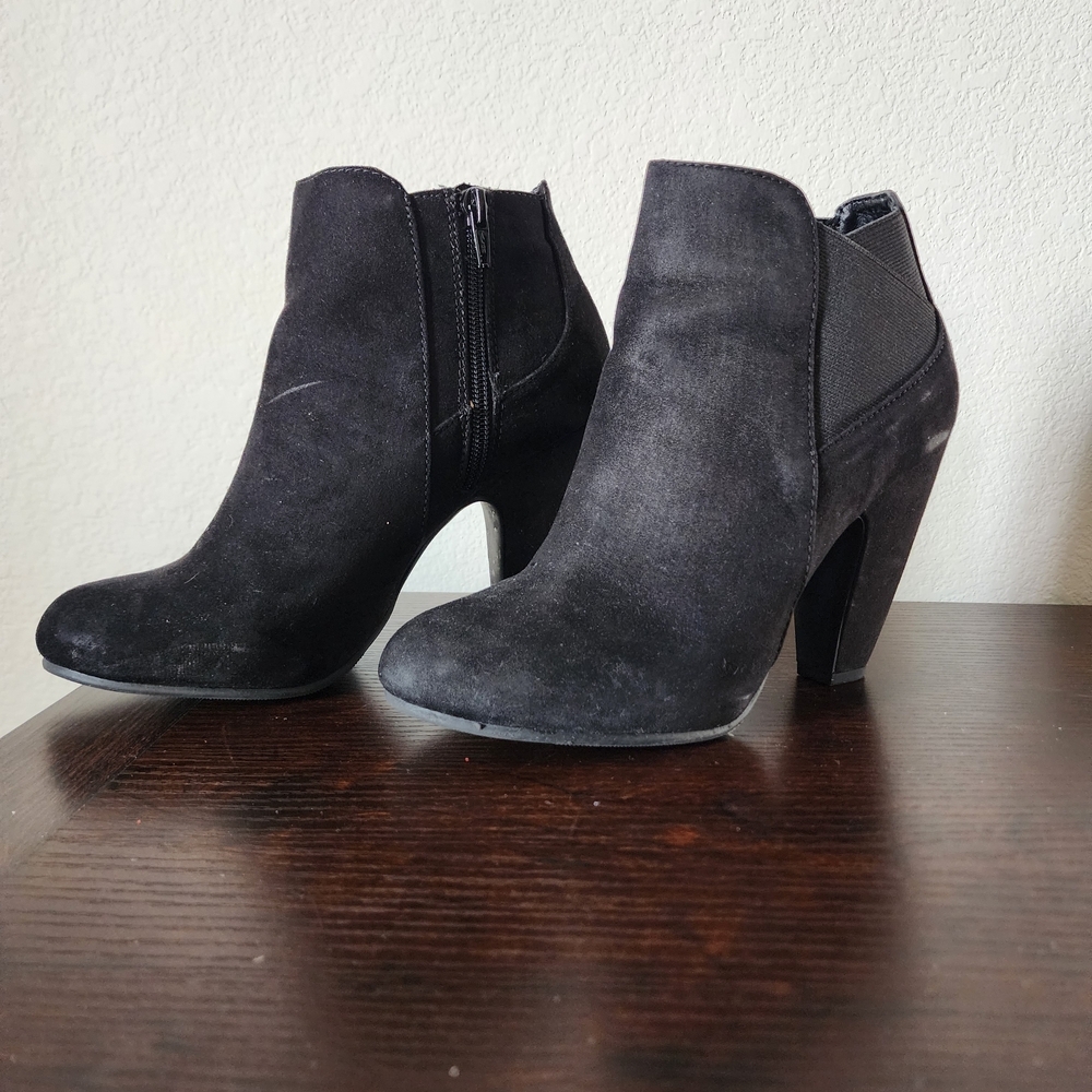 Kohl's Candie's Elegant Black Ankle Boots Size: 7.5